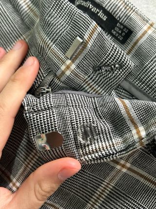 Pantalones de vestir grises a cuadros