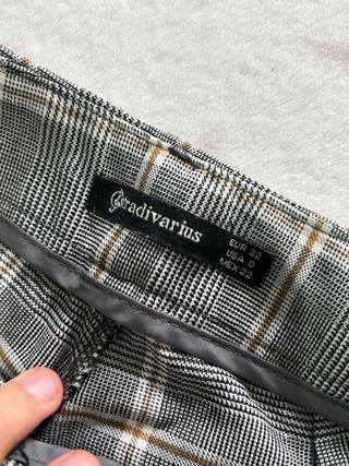 Pantalones de vestir grises a cuadros