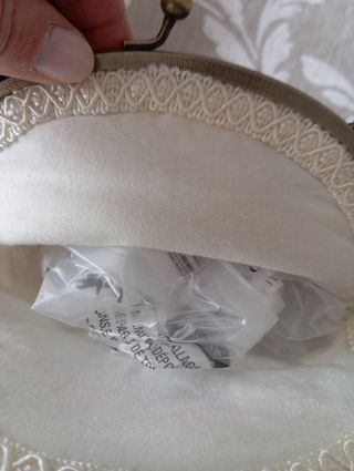 Bolso de mano con cadena