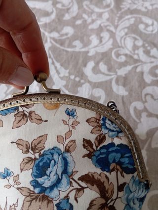 Bolso de mano con cadena