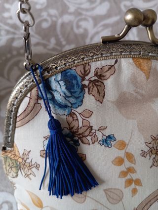 Bolso de mano con cadena