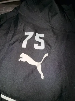 Giacca sportiva Puma nera con cappuccio