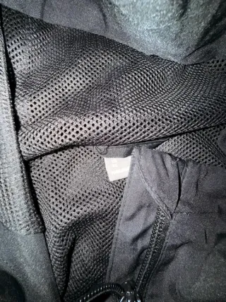 Giacca sportiva Puma nera con cappuccio