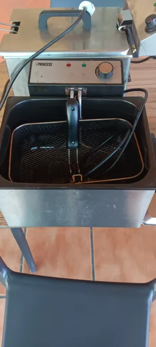 Freidora de acero inoxidable 50€ cada una