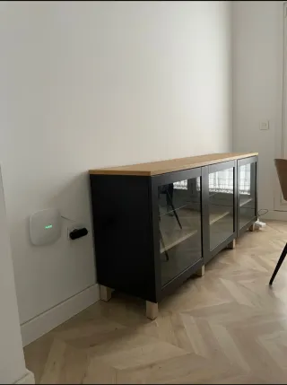 Mesa comedor redonda cristal y madera con aparador