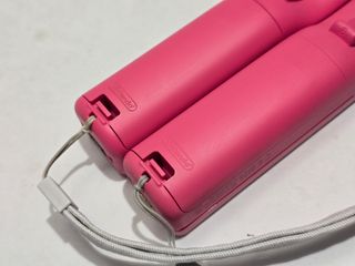 2 mandos wii original nintendo cuerda color rosa