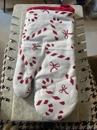 Luva de cozinha com etiqueta