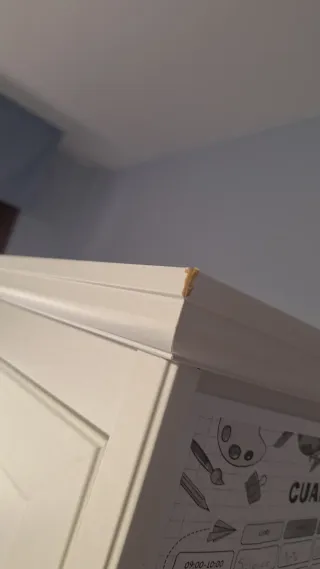 Armario de dormitorio blanco con espejos