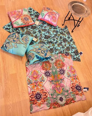 Mesa, Manteles y Cojines Hindues