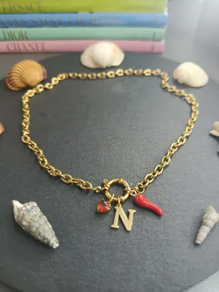 Collana con ciondoli lettera N, cuore e cornetto