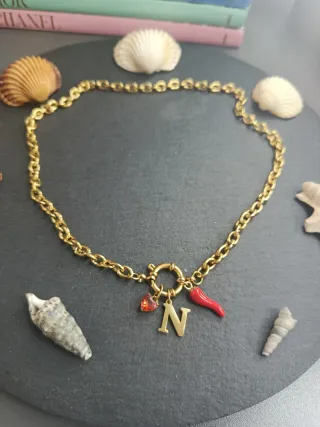 Collana con ciondoli lettera N, cuore e cornetto