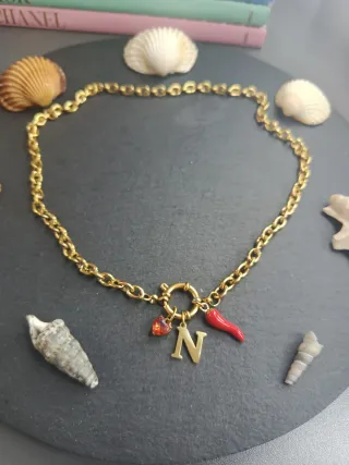 Collana con ciondoli lettera N, cuore e cornetto
