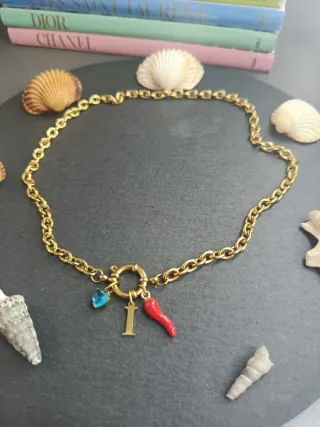 Collana acciaio dorata con ciondoli