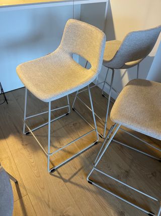 1 Taburete alto cocina beige y blanco