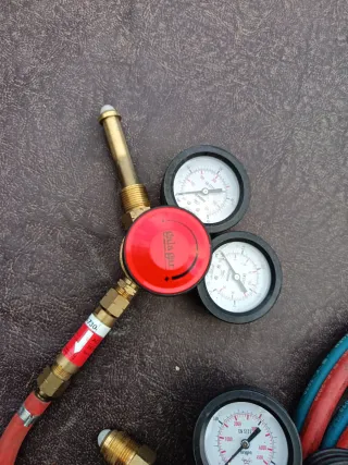 Equipo de soldadura con manómetros