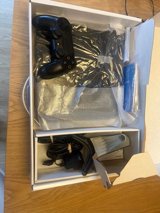 PS4 Negra 500 GB en Caja Original + 7 Juegos