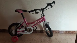 Bicicleta infantil rosa sin ruedines