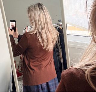 Chaqueta punto marrón lazo