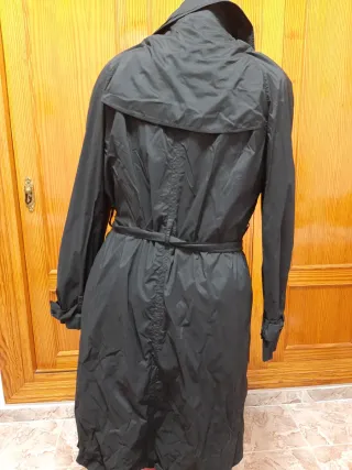Gabardina chubasquero negra Massimo Dutti