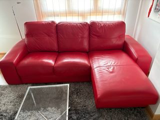 Sofá con chaiselongue de piel