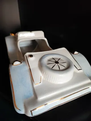 Coche de cerámica vintage blanco