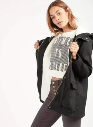 Abrigo negro con forro de borrego