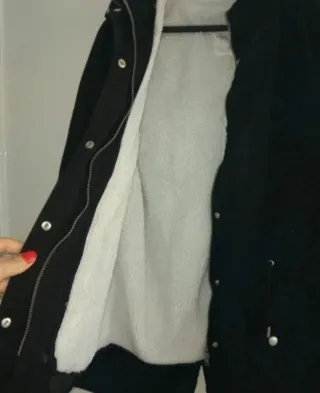 Abrigo negro con forro de borrego