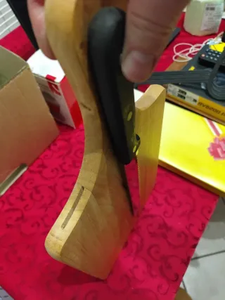 Tagliere in legno con coltello