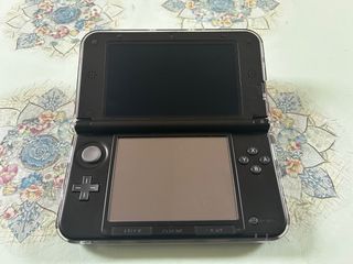 Nintendo 3DS XL Temática Yveltal Roja + Extras