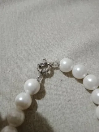 Collana di perle bianche con chiusura argento