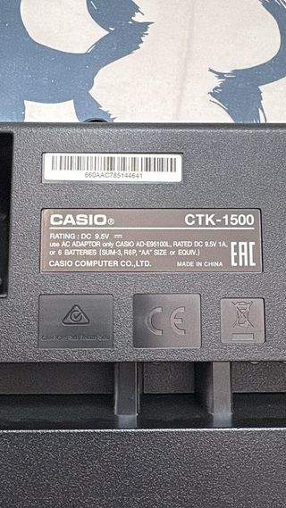 Piano Casio CTK-1500 casi NUEVO