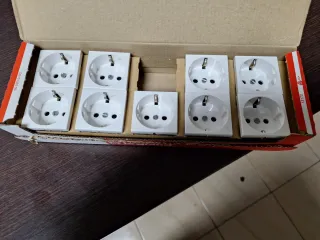 Base Enchufe Mosaic Blanca