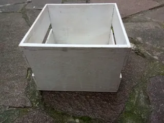 Cestino in legno bianco