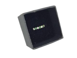 anillo oro 18k con piedra con circonita,esmeralda