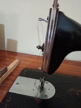 Máquina de coser Alfa antigua