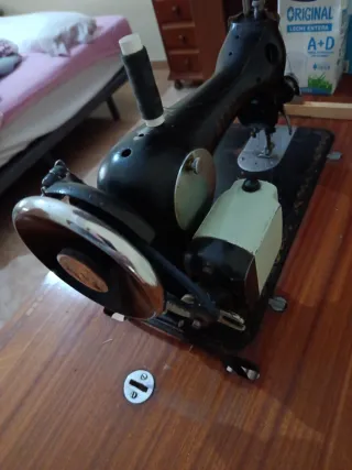 Máquina de coser Alfa antigua