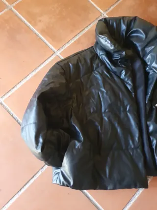 Abrigo Zara Negro Corto Puffer