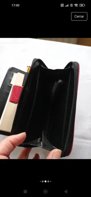 Cartera y libreta roja