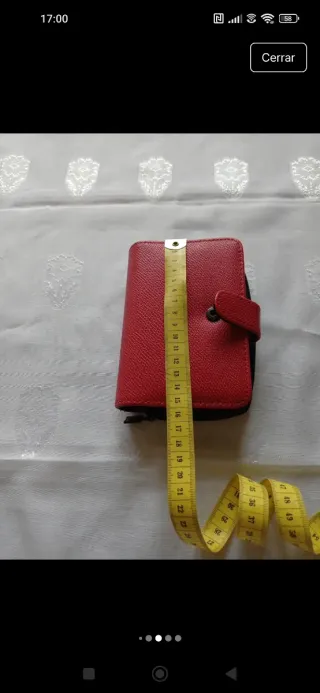 Cartera y libreta roja