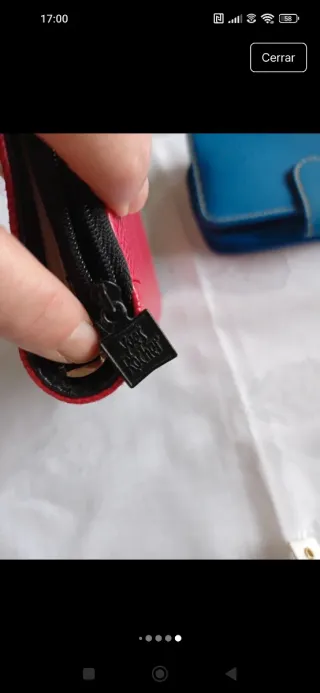 Cartera y libreta roja