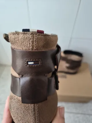 Botines de ante beige y marrón