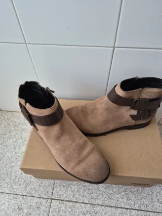 Botines de ante beige y marrón