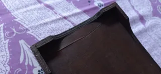 Baúl de madera con detalles metálicos