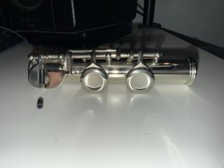 Flauta travesera plateada