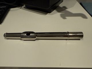 Flauta travesera plateada