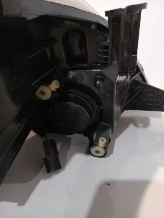 Faro Izquierdo SsangYong Rexton