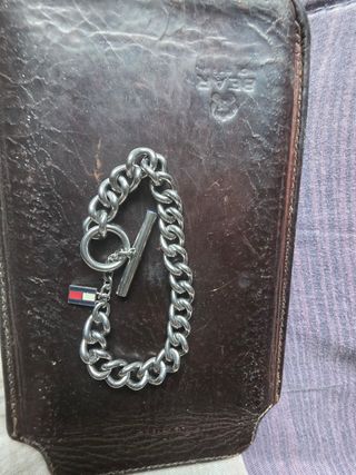 Pulsera Tommy Hilfiger eslabones con charm