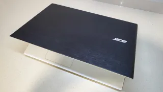 Portátil Acer Aspire E5 con Windows 11 y Office