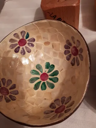 Cascanueces y cuencos decorados