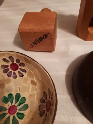 Cascanueces y cuencos decorados